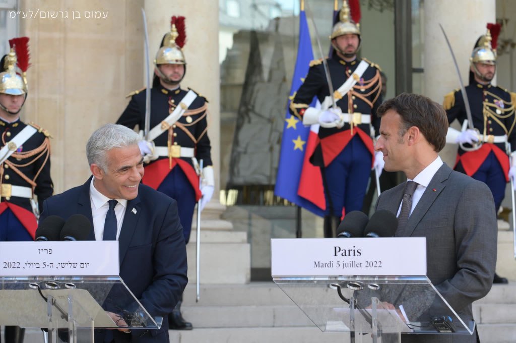 Premierminister Lapid und Präsident Macron in Paris